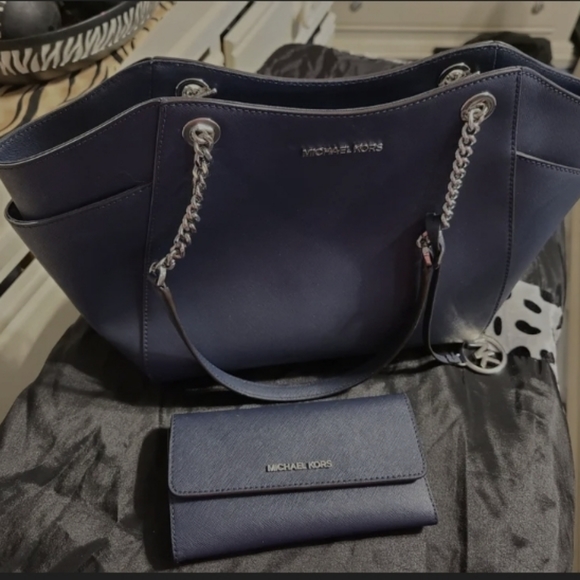 Michael kors purse and wallet set - Picture 1 of 10